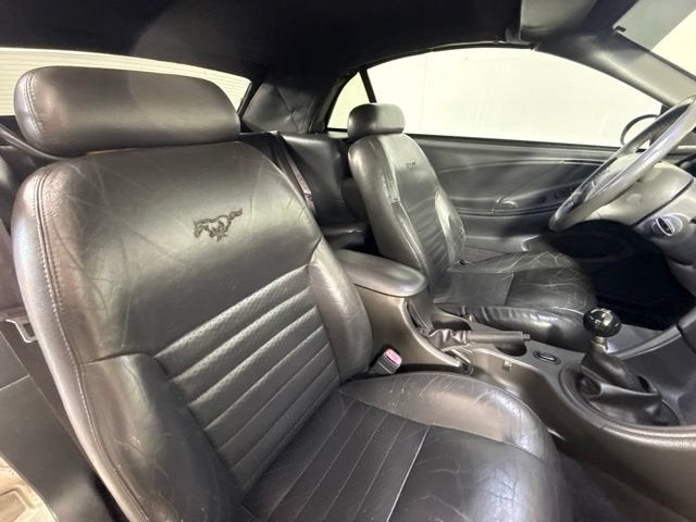 2001 Ford Mustang GT Deluxe