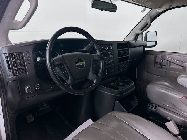 2022 Chevrolet Express Passenger 3500 1LS