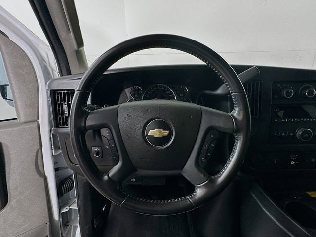 2022 Chevrolet Express Passenger 3500 1LS
