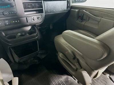 2022 Chevrolet Express Passenger 3500 1LS