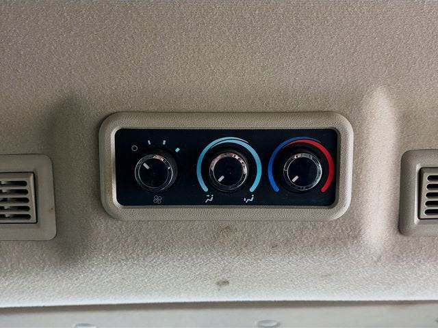 2022 Chevrolet Express Passenger 3500 1LS