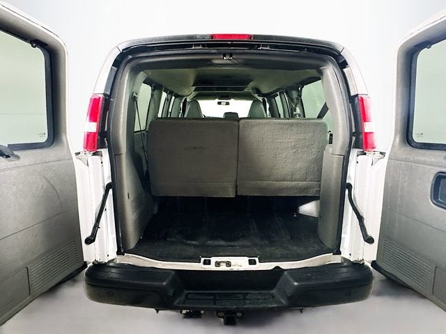 2022 Chevrolet Express Passenger 3500 1LS