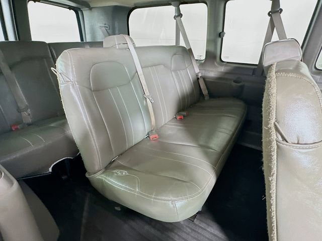 2022 Chevrolet Express Passenger 3500 1LS