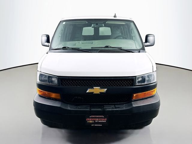 2022 Chevrolet Express Passenger 3500 1LS