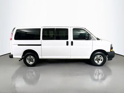 2022 Chevrolet Express Passenger 3500 1LS
