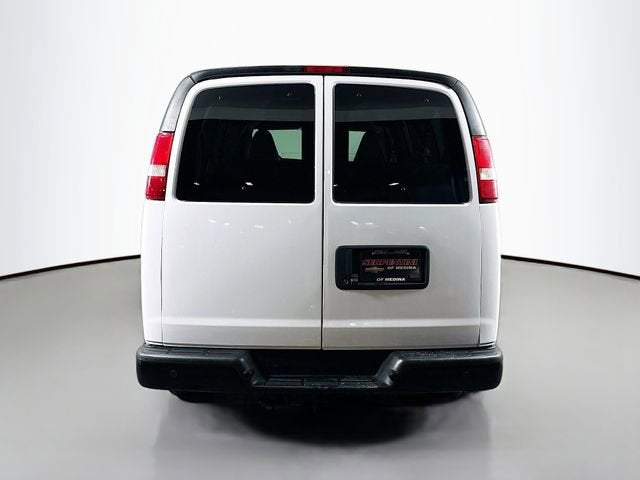 2022 Chevrolet Express Passenger 3500 1LS