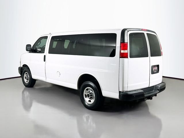 2022 Chevrolet Express Passenger 3500 1LS