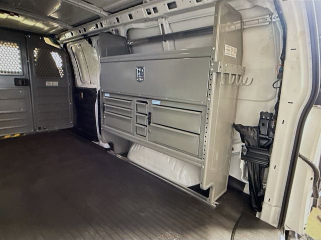 2025 Chevrolet Express Cargo WT