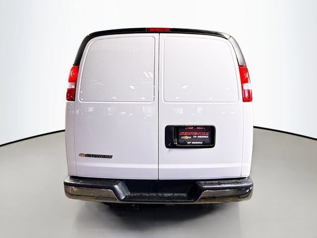 2025 Chevrolet Express Cargo WT