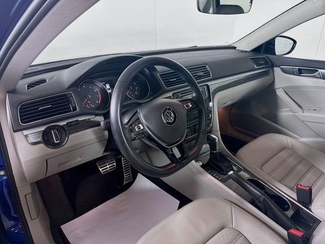 2017 Volkswagen Passat 1.8T SEL Premium