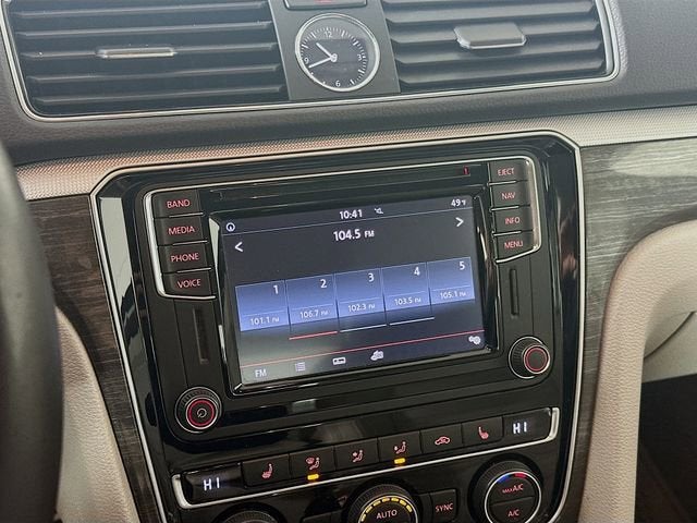 2017 Volkswagen Passat 1.8T SEL Premium