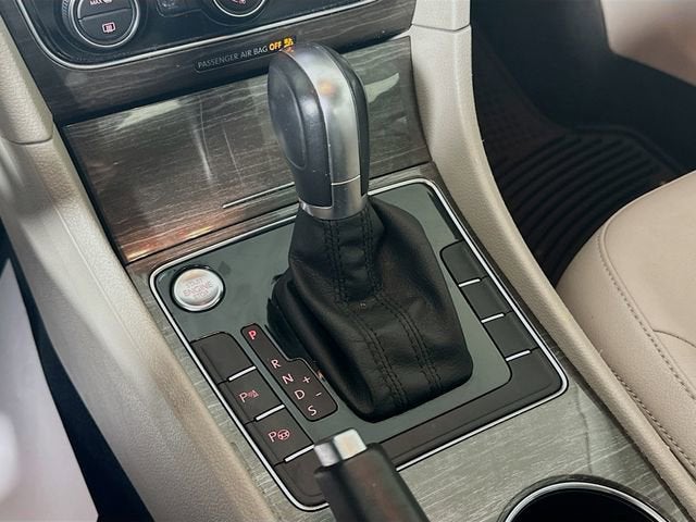 2017 Volkswagen Passat 1.8T SEL Premium