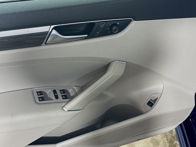 2017 Volkswagen Passat 1.8T SEL Premium