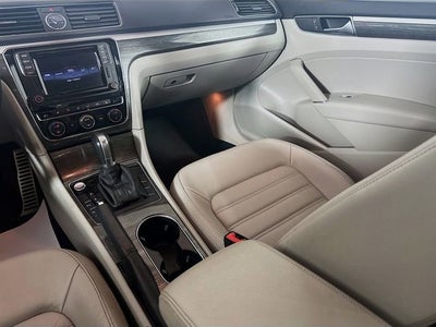 2017 Volkswagen Passat 1.8T SEL Premium