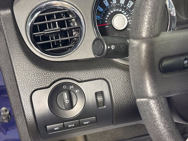 2012 Ford Mustang V6