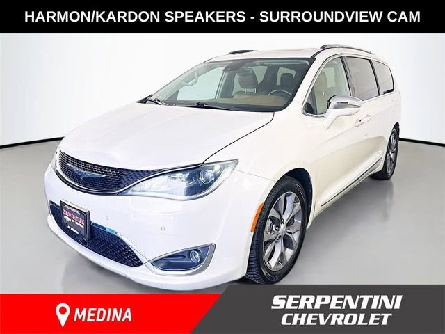 2017 Chrysler Pacifica Limited's photo