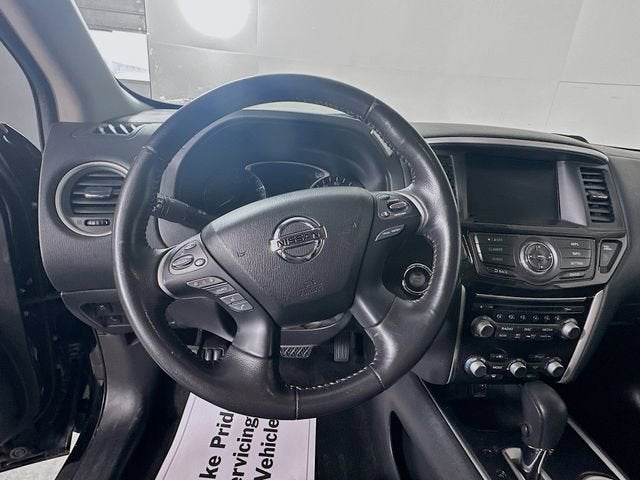 2020 Nissan Pathfinder SV