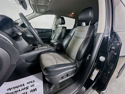 2020 Nissan Pathfinder SV