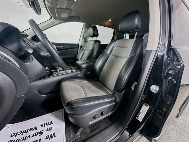 2020 Nissan Pathfinder SV