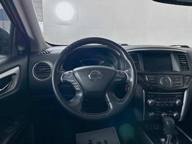 2020 Nissan Pathfinder SV