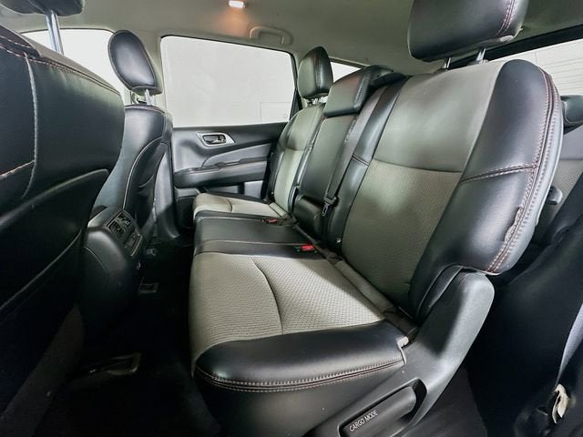 2020 Nissan Pathfinder SV