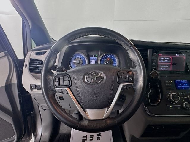 2019 Toyota Sienna XLE Auto Access Seat