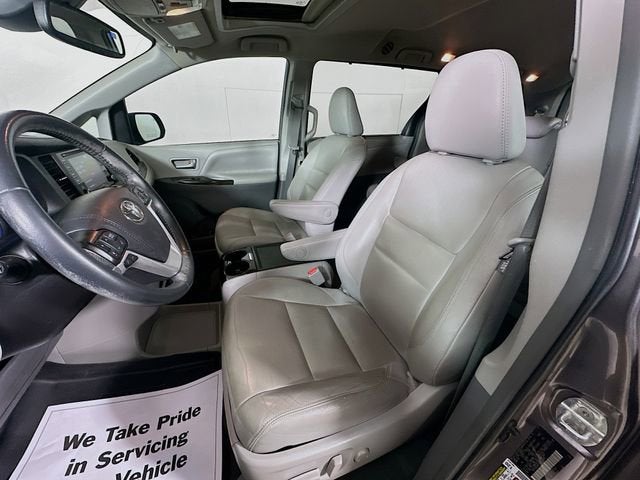 2019 Toyota Sienna XLE Auto Access Seat