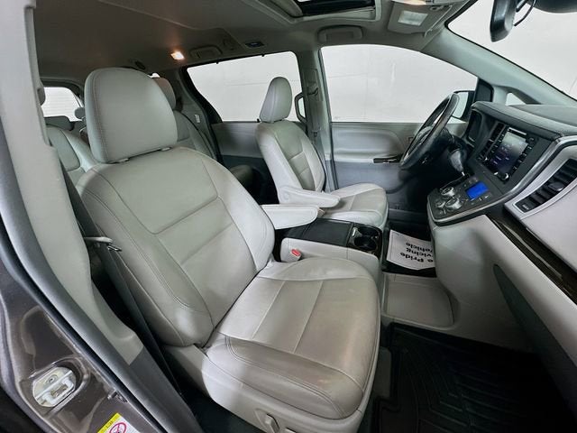 2019 Toyota Sienna XLE Auto Access Seat