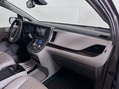 2019 Toyota Sienna XLE Auto Access Seat