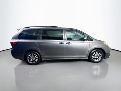 2019 Toyota Sienna XLE Auto Access Seat