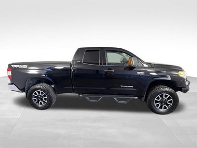 2017 Toyota Tundra SR5 5.7L V8