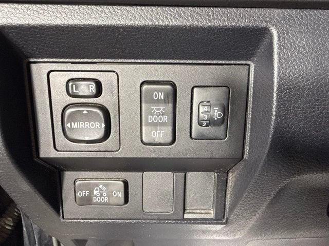 2017 Toyota Tundra SR5 5.7L V8