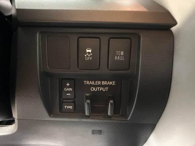 2017 Toyota Tundra SR5 5.7L V8