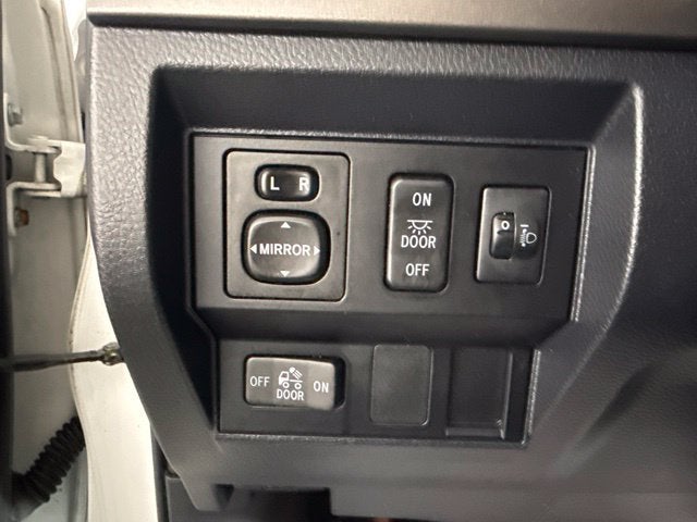 2017 Toyota Tundra SR5 5.7L V8