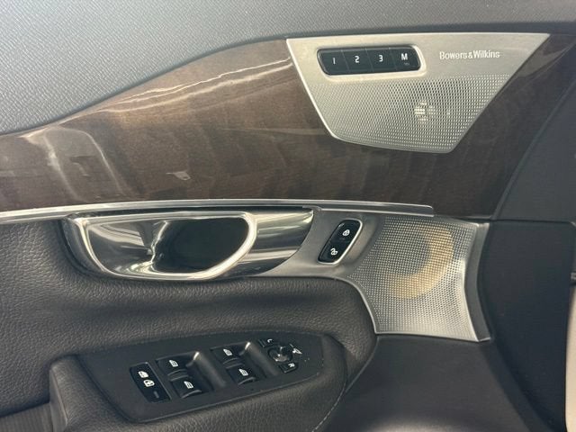 2016 Volvo XC90 T6 Momentum