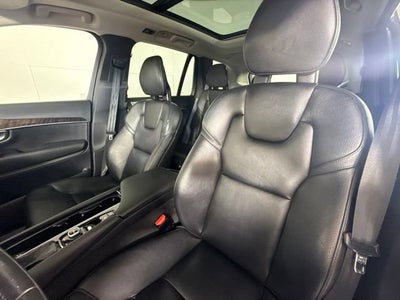 2016 Volvo XC90 T6 Momentum
