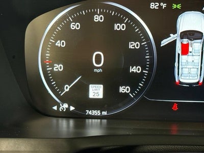2016 Volvo XC90 T6 Momentum
